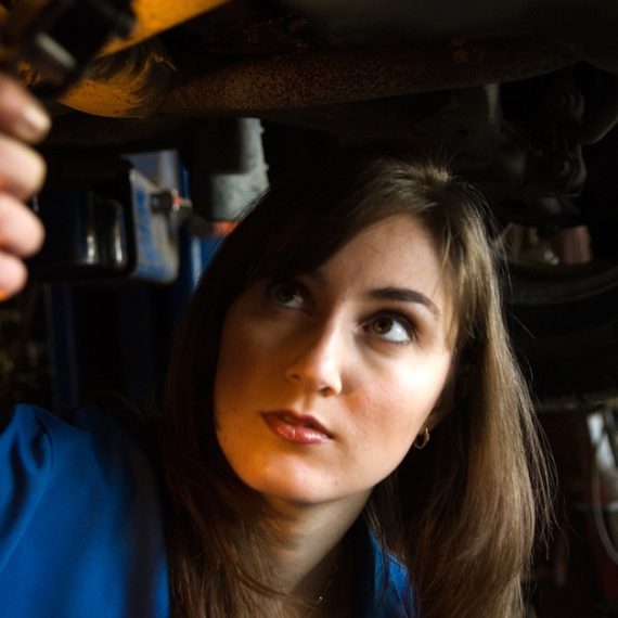 Oil Change CAR Shop Online at Special Price from Oman Mega Deals