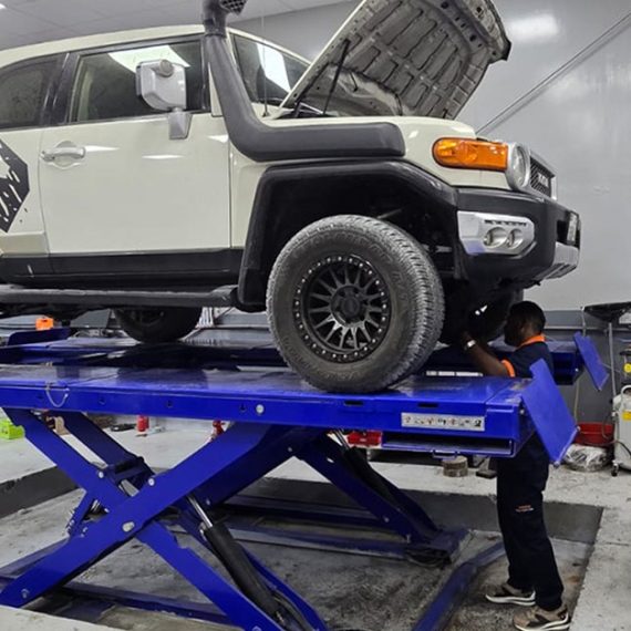 Get A Oil Change Package For 4, 6 Or 8 Cylinder Car 5000 Or 10000 Km CAR Shop Online at Special Price from Oman Mega Deals