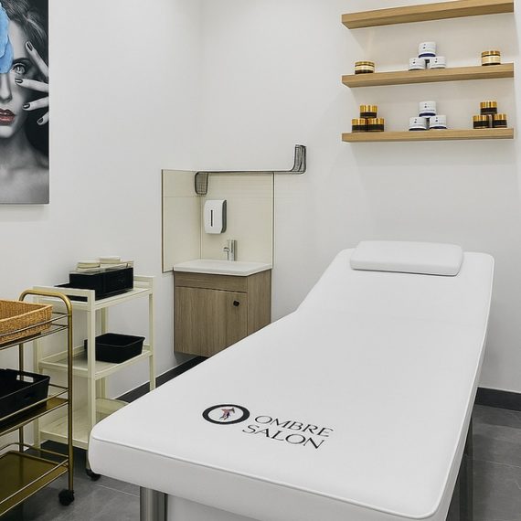 Glow Revival: 45–75 Min Fruit, Brightening & Luxury Facials FACIAL TREATMENTS Shop Online at Special Price from Oman Mega Deals