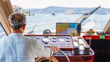 Bosphorus Yacht Cruise with Stopover on Asian Side – Top-Rated Attractions