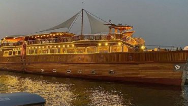Dhow dinner cruise on Dubai creek – Boat Tours and Cruises