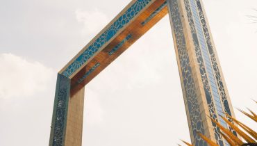 Dubai Frame + Dolphin & Seal Show – Dubai Dolphinarium – Combo – Must-see attractions
