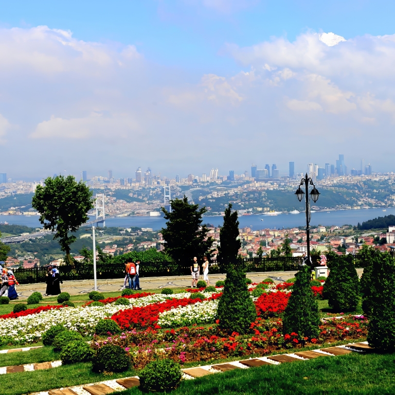 Istanbul: Europe & Asia Continents,Topkapi Palace & Harem with Live Guide – Recently Added Experiences