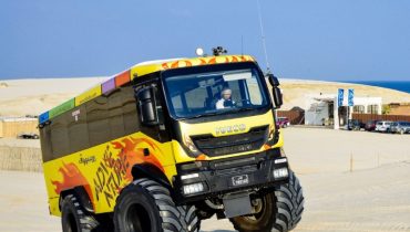 Monster Bus Tour in the Desert with Day Pass at Al Majles Resort – Sightseeing and Tours
