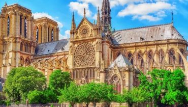 Notre-Dame de Paris – Exterior tour with free entry – Sightseeing and Tours