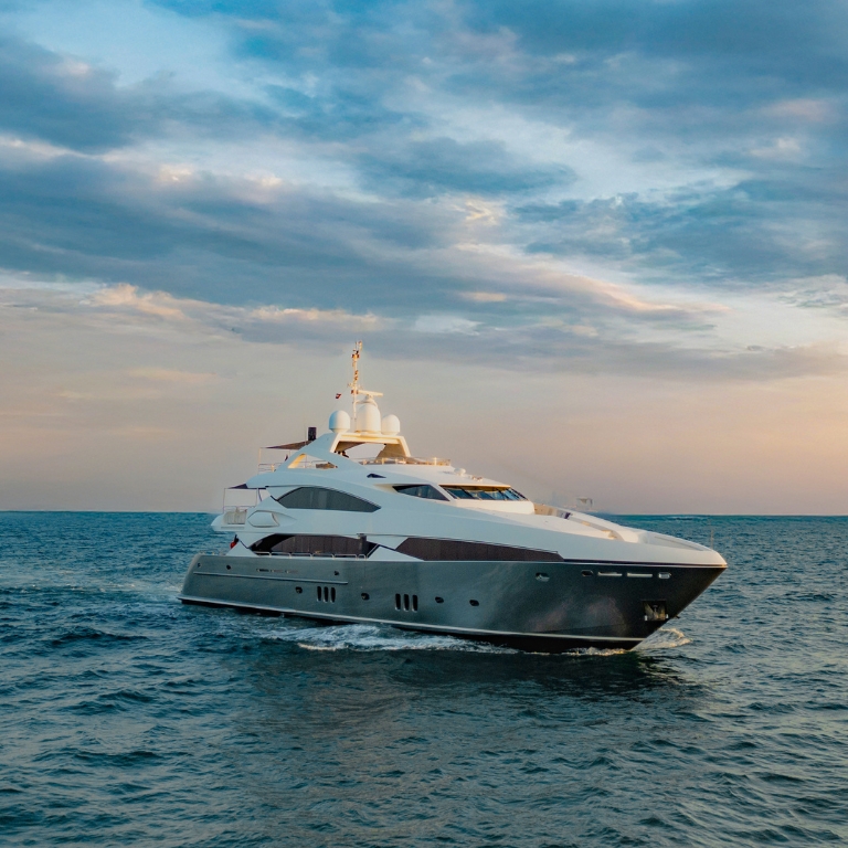 Sunseeker Superyacht Experience with Gourmet Dining,Premium Drinks & Live Music – Boat Tours and Cruises