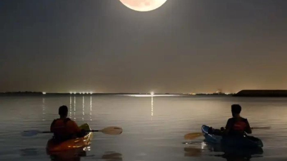 Full moon kayak tour at louvre Abu Dhabi - Water Sports Full moon kayak tour at louvre Abu Dhabi - Water Sports OmanMegaDeals.com