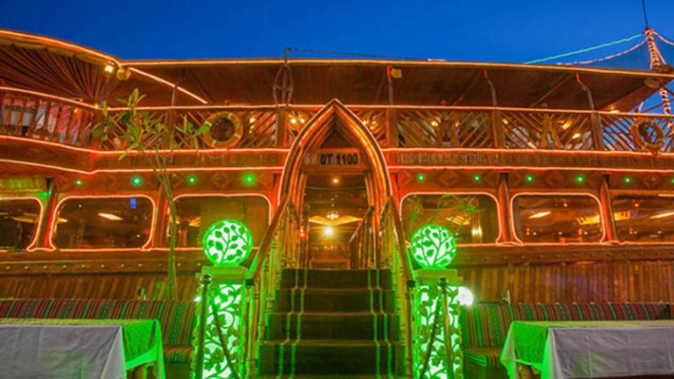 Dhow dinner cruise on Dubai creek - Boat Tours and Cruises Dhow dinner cruise on Dubai creek - Boat Tours and Cruises OmanMegaDeals.com