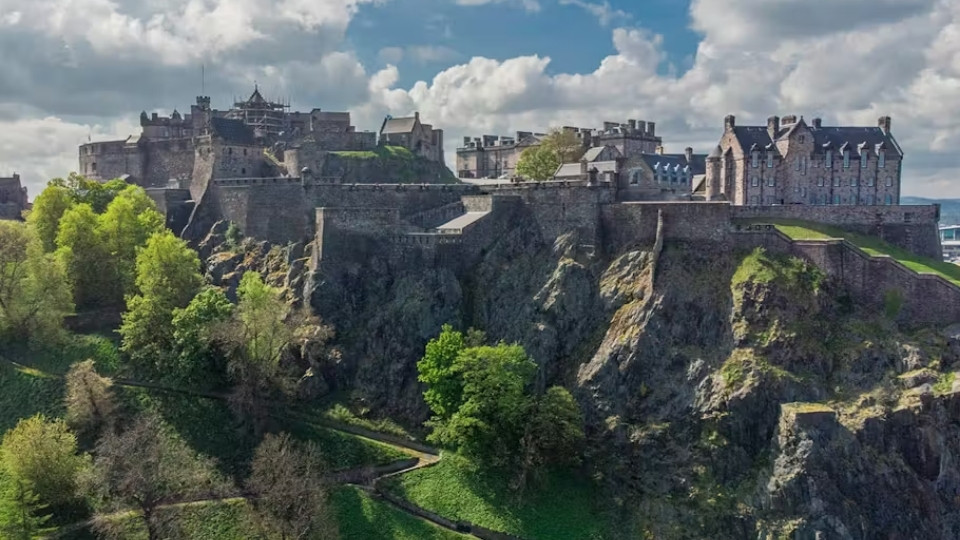 Edinburgh Castle: Entry Ticket + Guided Tour - Sightseeing and Tours Edinburgh Castle: Entry Ticket + Guided Tour - Sightseeing and Tours OmanMegaDeals.com