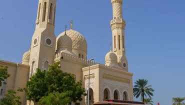 Emirati Hospitality Experience Including Late Lunch – Sightseeing and Tours